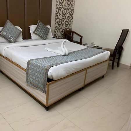 Hotel Star Palace - Near Karol Bagh Metro Delhi  Bagian luar foto