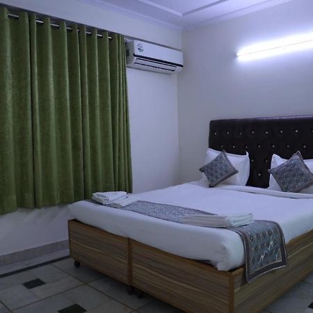Hotel Star Palace - Near Karol Bagh Metro Delhi  Bagian luar foto