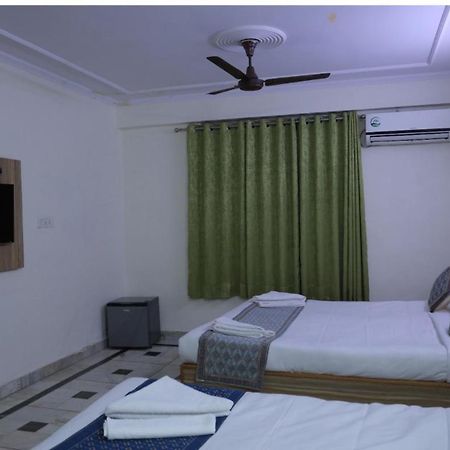 Hotel Star Palace - Near Karol Bagh Metro Delhi  Bagian luar foto
