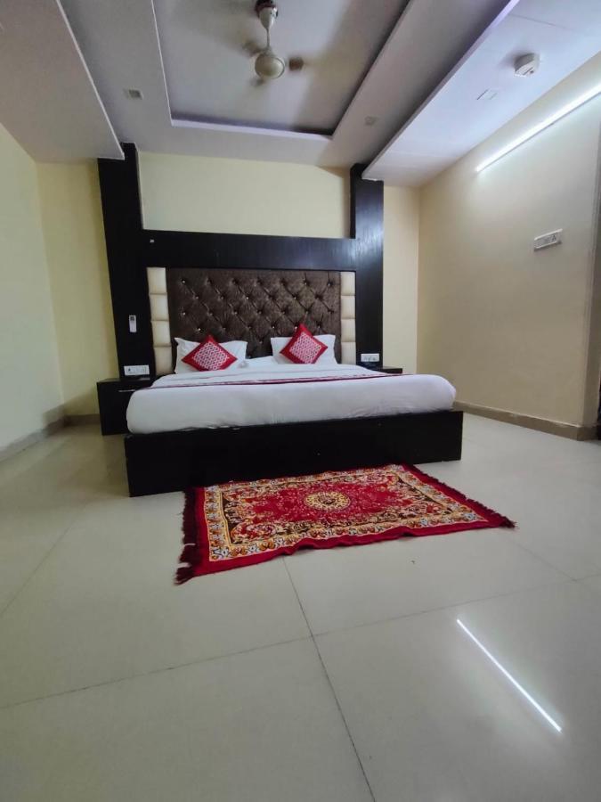 Hotel Star Palace - Near Karol Bagh Metro Delhi  Bagian luar foto