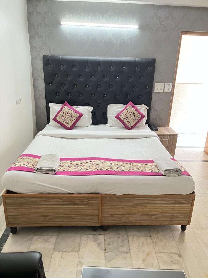 Hotel Star Palace - Near Karol Bagh Metro Delhi  Bagian luar foto