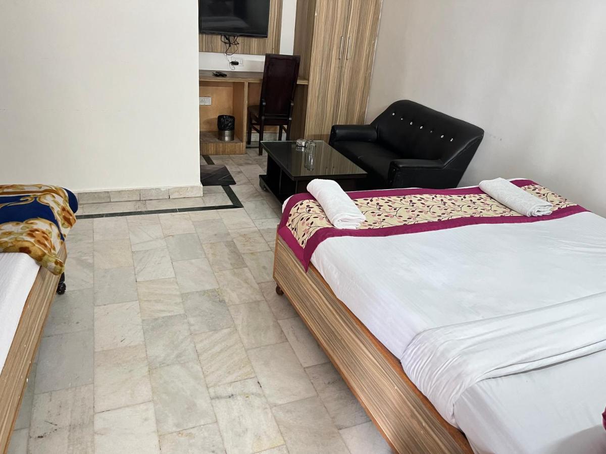 Hotel Star Palace - Near Karol Bagh Metro Delhi  Bagian luar foto