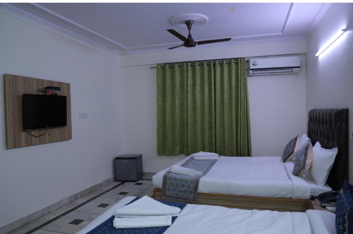 Hotel Star Palace - Near Karol Bagh Metro Delhi  Bagian luar foto