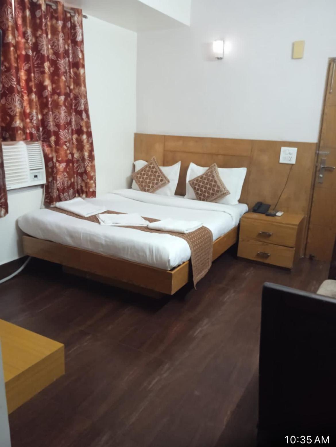 Hotel Star Palace - Near Karol Bagh Metro Delhi  Bagian luar foto