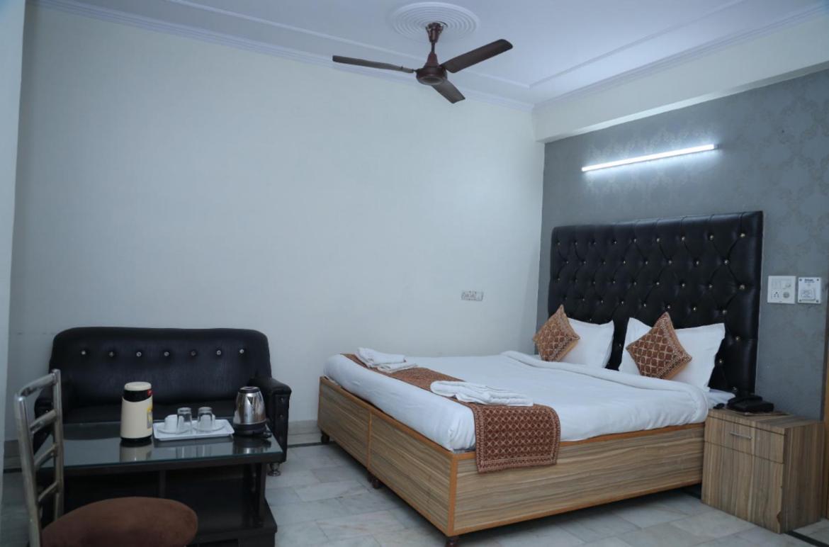 Hotel Star Palace - Near Karol Bagh Metro Delhi  Bagian luar foto